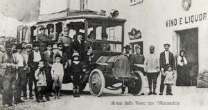 Arrivo a Procchio della Posta con l’Automobile